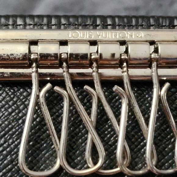 Louis Vuitton Black Epi 6 Key Holder / Key Case - Picture 5 of 12